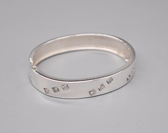 Vintage 925 Sterling Silver Oval Bangle.