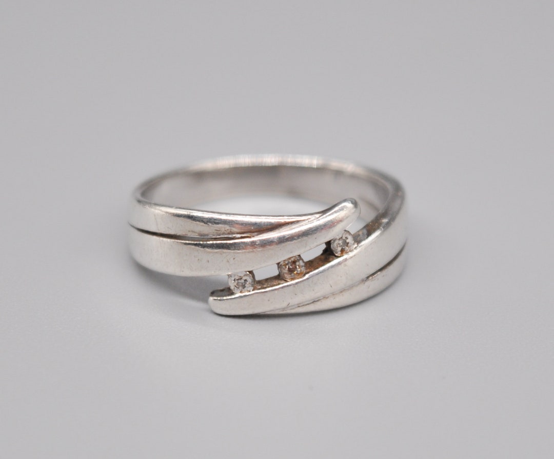 Vintage 925 Silver Ring With Colorless Rhinestones. Size