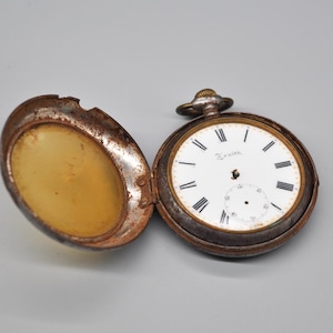 Antique Metal ZENITH Pocket Watch for Restoration or Parts.