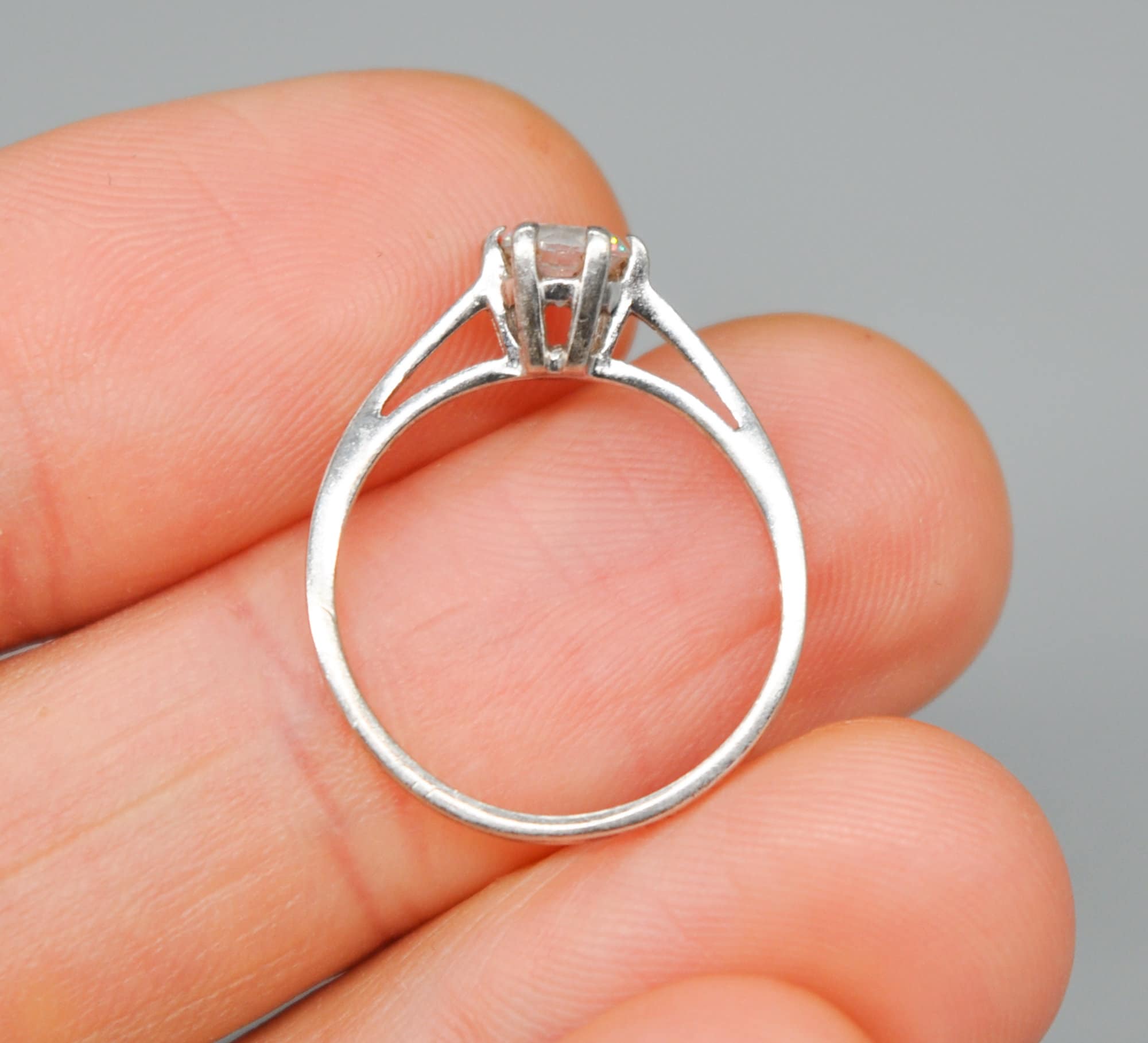 Vintage 925 Sterling Silver Ring With Colorless Rhinestone