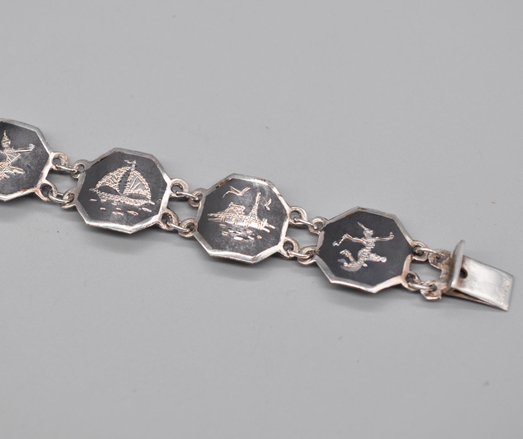 Vintage Siam Sterling Silver Link Bracelet. Length: 17.5 Cm / 6.8