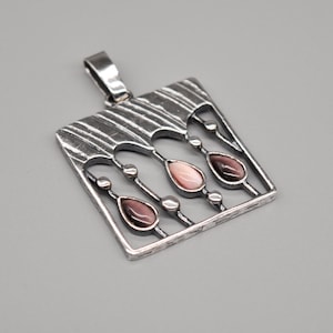 Vintage Textured 925 Sterling Silver Necklace Pendant with Gems.