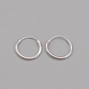 Vintage Tiny 925 Sterling Silver Hoop Earrings.