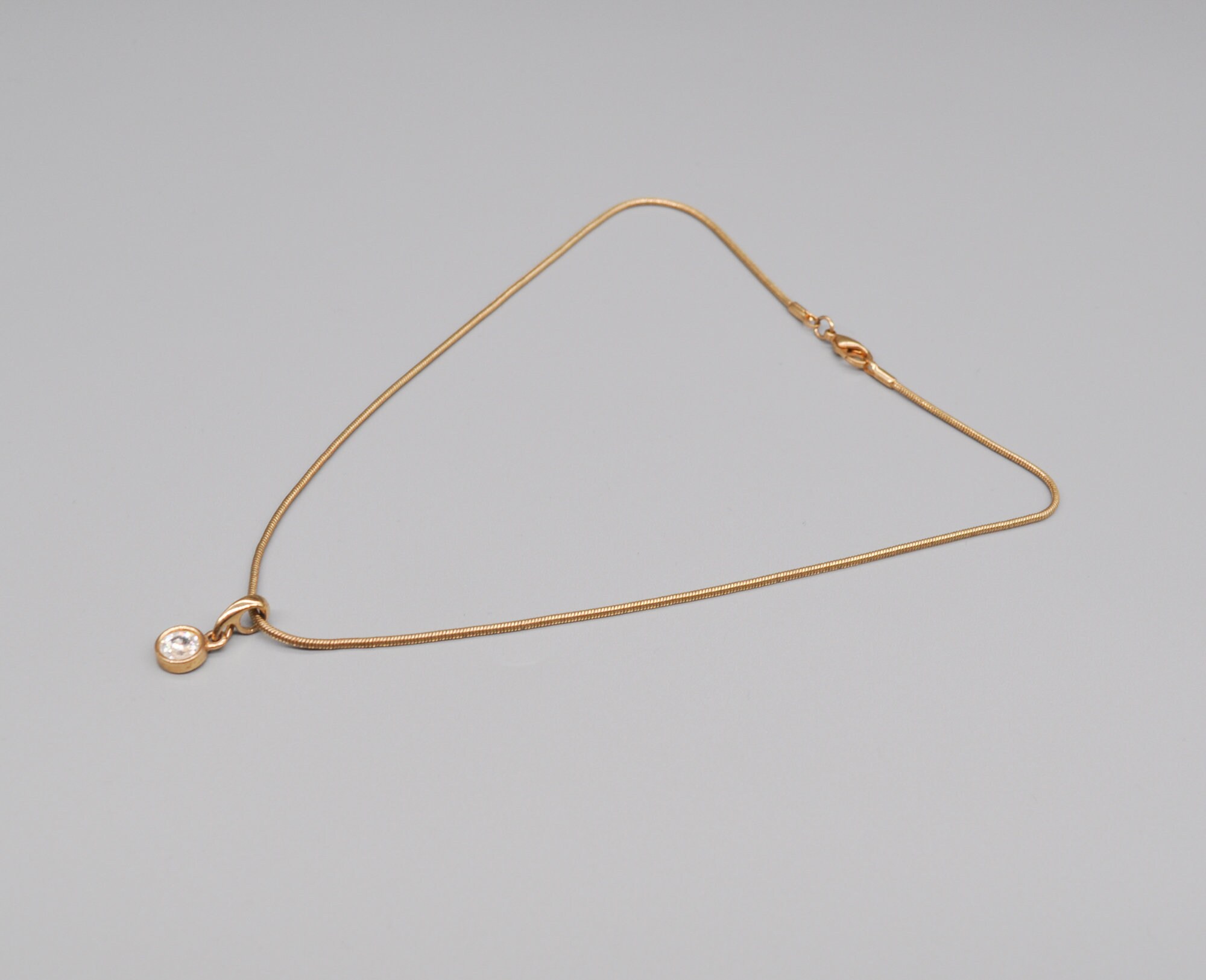 Vintage Gold Tone Snake Chain With Pendant. Length 41.5 Cm Vintage Gold Tone Snake Chain With Pendant. Length 41.5 Cm