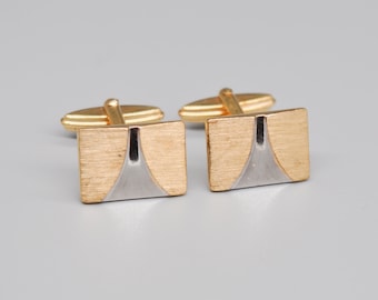 Vintage Gold Tone Metal Cuff Links.