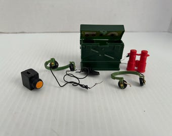 Vintage GI Joe Filed Phone and Binoculars