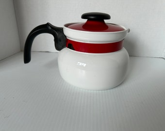 Vintage Corning Ware P-168 with Red Lid and Band