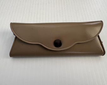 Gafas de sol estilo ojo de gato vintage en su estuche original.