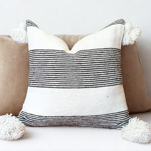Set of 2 Boho Pillow Covers with Tassels – Handwoven Decorative Pillows for Couch, Bed or Living Room – Modern Bohemian Style