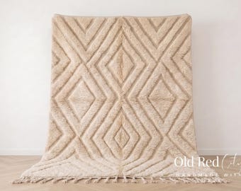 Minimalistisch gebroken wit vloerkleed - Beni Ourain wollen tapijt - modern biologisch interieur - handgeknoopt ivoren shag vloerkleed - authentiek Marokkaans vloerkleed