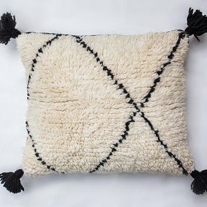 HAND WOVEN PILLOW - Beni Ourain Pillow Cover - Tassel Throw Pillow -Woven Wool Tassel Throw Pillow Cover- Beautiful Square Decorative Pillow