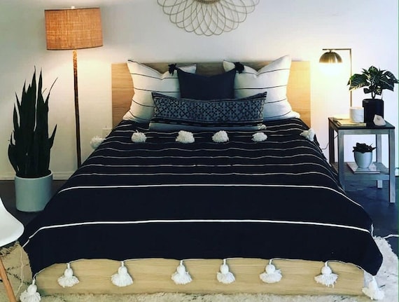 TASSEL THROW BLANKET Woven Blanket Weighted Blanket Handmade Pom Blanket Birthday Gift for Mom Comfy Blanket Bedroom Decor Gift Etsy Canada