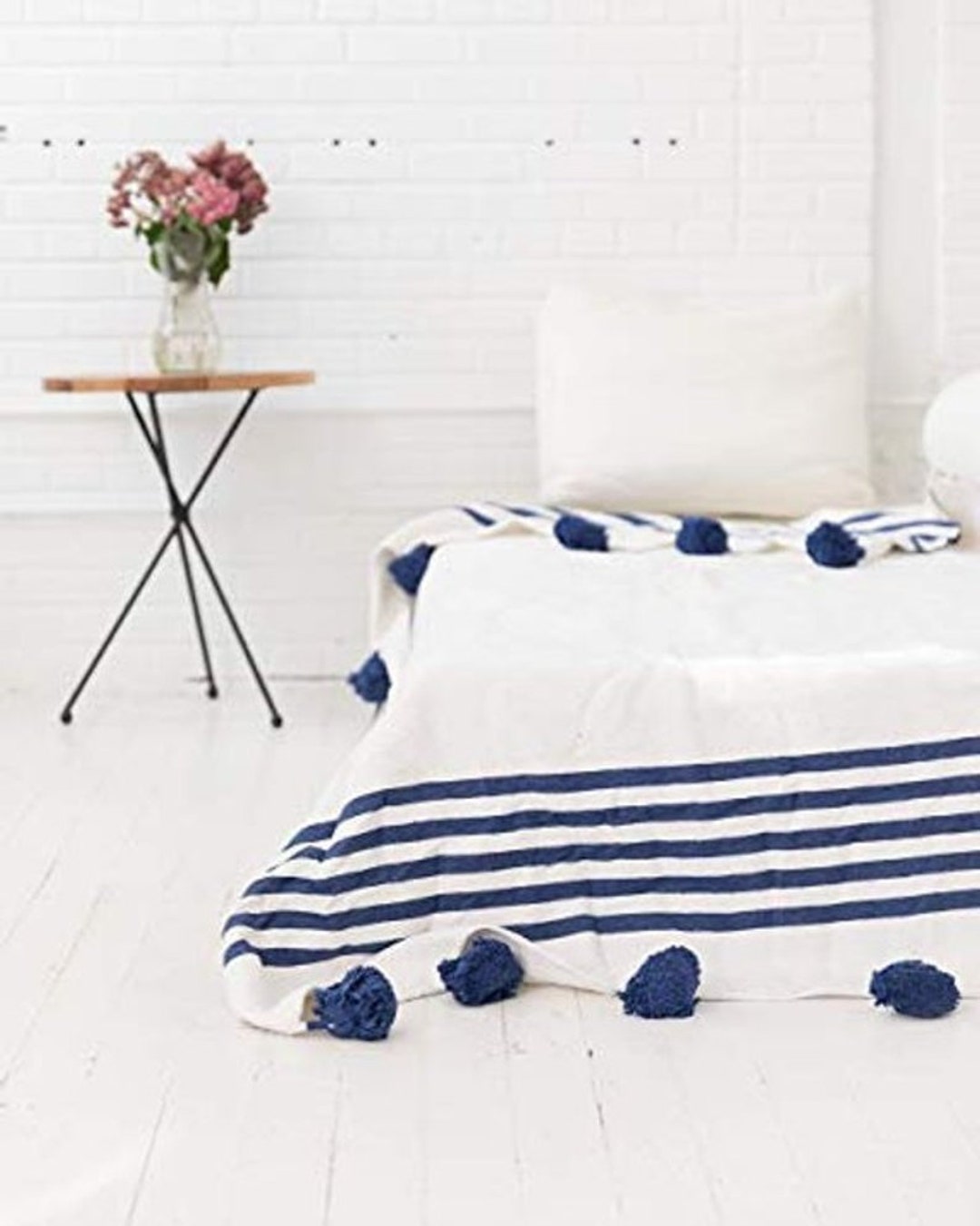 Miocotton Renzi Smocked Blanket White with Blue main image 1