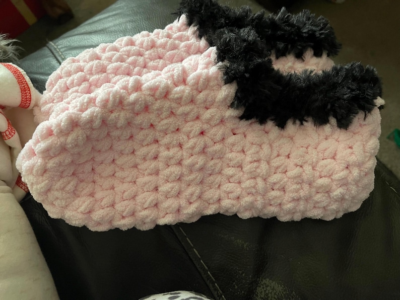 Most comfortable slipper- socks ever medium pink/black