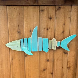 Fish Wall Hanging, Beach Wall Hanging, Wooden Fish Wall Decor, Rustic Fish Wall Art, Beach Cottage Decoration, Recycled Wood Wall Hanging