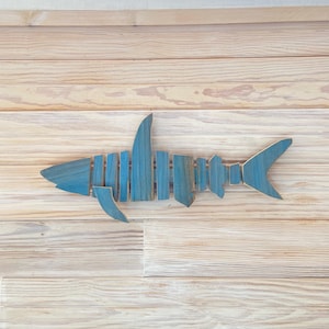 Fish Wall Hanging, Beach Wall Hanging, Wooden Fish Wall Decor, Rustic Fish Wall Art, Beach Cottage Decoration, Recycled Wood Wall Hanging