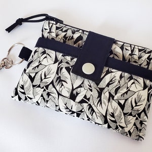 Petite pochette, porte-monnaie, porte-carte, porte-clés, à deux compartiments, en coton 100% , feuillage noir et crème