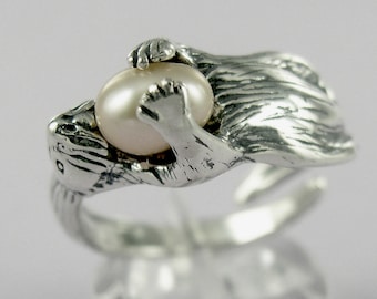 Otter Ring with Pearl
