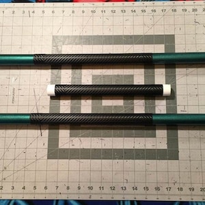 Green Arrow Cosplay collapsible Bo staff 5&#39; long metallic green carbon fiber with carbon fiber grip