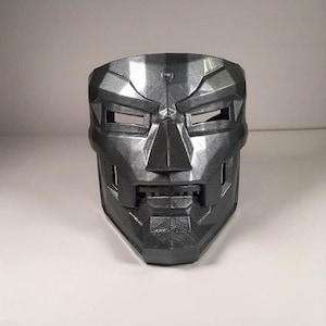 ドクター・ドゥームマスク：メタリックガンメタルバージョン
