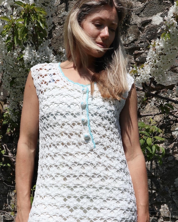 Vintage 60s White Crochet Shift Dress. Knee Lengt… - image 3