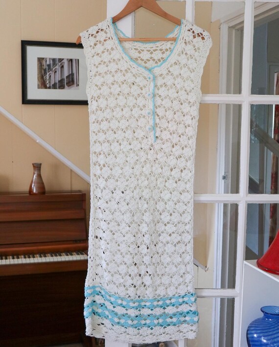 Vintage 60s White Crochet Shift Dress. Knee Lengt… - image 6