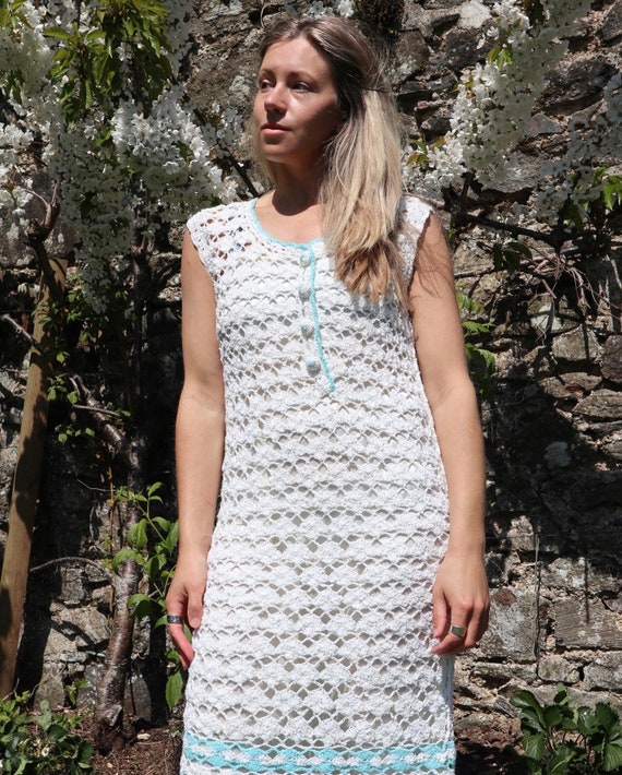 Vintage 60s White Crochet Shift Dress. Knee Lengt… - image 5