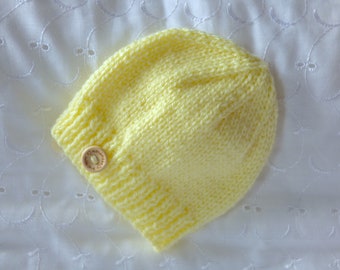 Newborn baby lemon hand knitted / crochet hat with "made with love" button to fit reborn doll UK seller