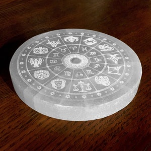 Placa de carga de selenita grande, carta astrológica, disco de selenita grabado zodico, energía de cristal Reiki