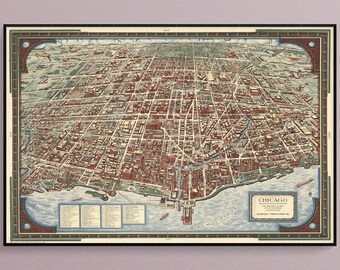 Op de afbeelding: Een vintage kaart van Chicago, Illinois, met een gedetailleerd luchtbeeld van de stad. De kaart is gedrukt in een kleurrijke stijl met rode, bruine en groene accenten. De kaart heeft de titel "Chicago, City of the World" en bevat de tekst "Copyright by Rand McNally & Co."
