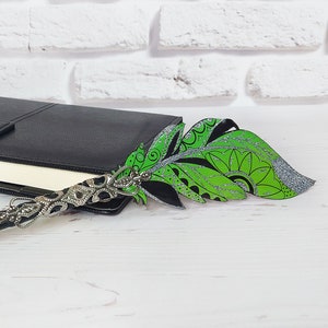 Sparkle vulpen Handgemaakte kalligrafiepen Unieke groene bling veren pen, verjaardag schrijver cadeau lederen planner briefpapier Mystery Quill