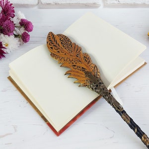 Penna a sfera con glitter dorati, regalo per la moglie in occasione di un anniversario, penna con fantasia a piume scintillanti per matrimonio, penna per scrittura fatta a mano, penna artigianale personalizzata con puntale e matita