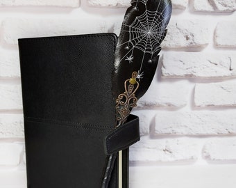 Gothic Hochzeitsfeder, Stift für Gästebuch, Kalligraphie Federfeder mit Spinnen, personalisierter Kugelschreiber