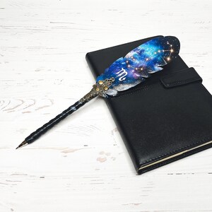 Sternzeichen Stift, Widder Taurus Zwilling Skorpion Geschenk, Federkiel, Astrologie Zeichen Stifte, Blauer Kugelschreiber, Geburtstagsgeschenk für Frauen