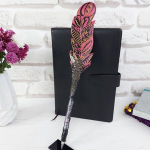 Rozegouden fonkelende verenpen gepersonaliseerd, verjaardagspen cadeau meisje, fantasiebriefpapier, handgemaakte unieke pentekening, mystieke gotische boekpen