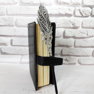 Fantasy graphite pencil Magic feather topper pencil Grimoire book supplies Custom drawing pencil Personalized mystery pencil women gift