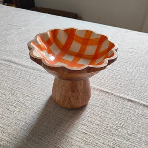 Hand-Painted Mango Wood Bowl: Glossy Resin Finish, Elegant Dining