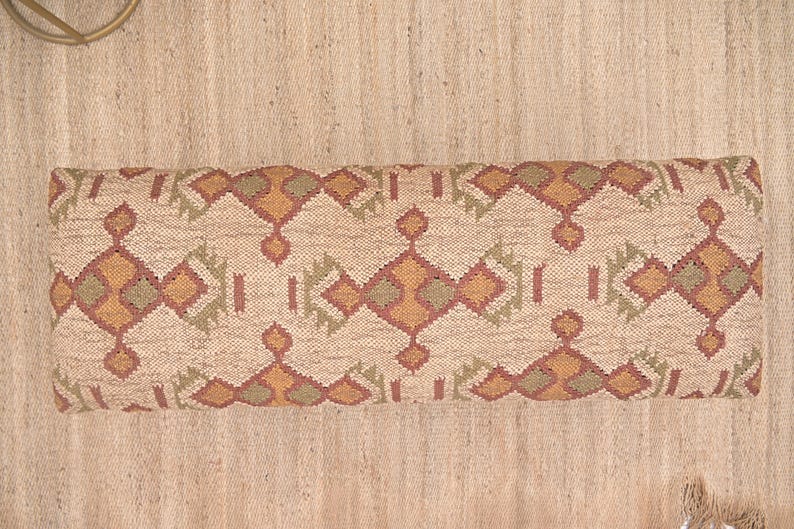 Banco otomano Kilim de yute hecho a mano, taburete de madera tapizado estilo bohemio, asiento tradicional para la entrada. imagen 5