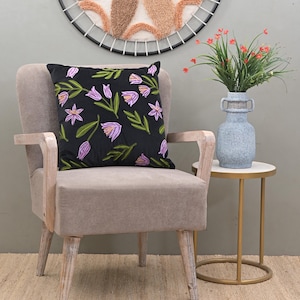 Lujosa funda de cojín de terciopelo hecha a mano con bordado floral: almohada de primera calidad para sofá, cama y decoración de sala de estar: regalo perfecto para ella