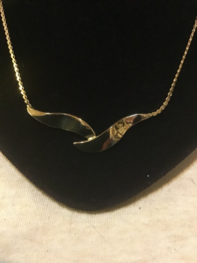 Retro Vintage Jewelry New Old Stock Vintage Caroline Classics 1970/'s Winged Necklace and Earring Clip-on Set