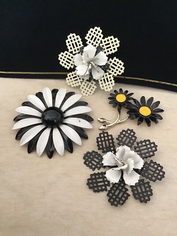 Beautiful Vintage 1960's Enamel on Metal-and Lamin