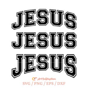 Puede incluir: Diseño gráfico en blanco y negro con la palabra "JESUS" repetida tres veces en una fuente audaz de estilo universitario. El texto tiene un contorno blanco y un relleno negro, sobre un fondo blanco. La parte inferior de la imagen incluye el texto "ArtInRhythm" y opciones de tipo de archivo.