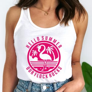 Flamingo Hello Summer SVG, Flamingo in spiaggia, maglietta estiva per le vacanze hawaiane SVG per cricut, maglietta da spiaggia per il nuoto SVG, file di taglio Flamingo