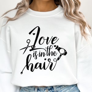 Love is in the Hair svg, Hairstylist svg, Friseur svg, Kosmetikerin svg, Kosmetikerin svg, Friseursalon-Shop svg, Schönheitssalon-Shop svg
