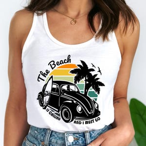 Svg été, la plage m'appelle et je dois y aller, Svg plage, surf, Svg vacances, tropical, Svg aventure, conception de chemise d'été
