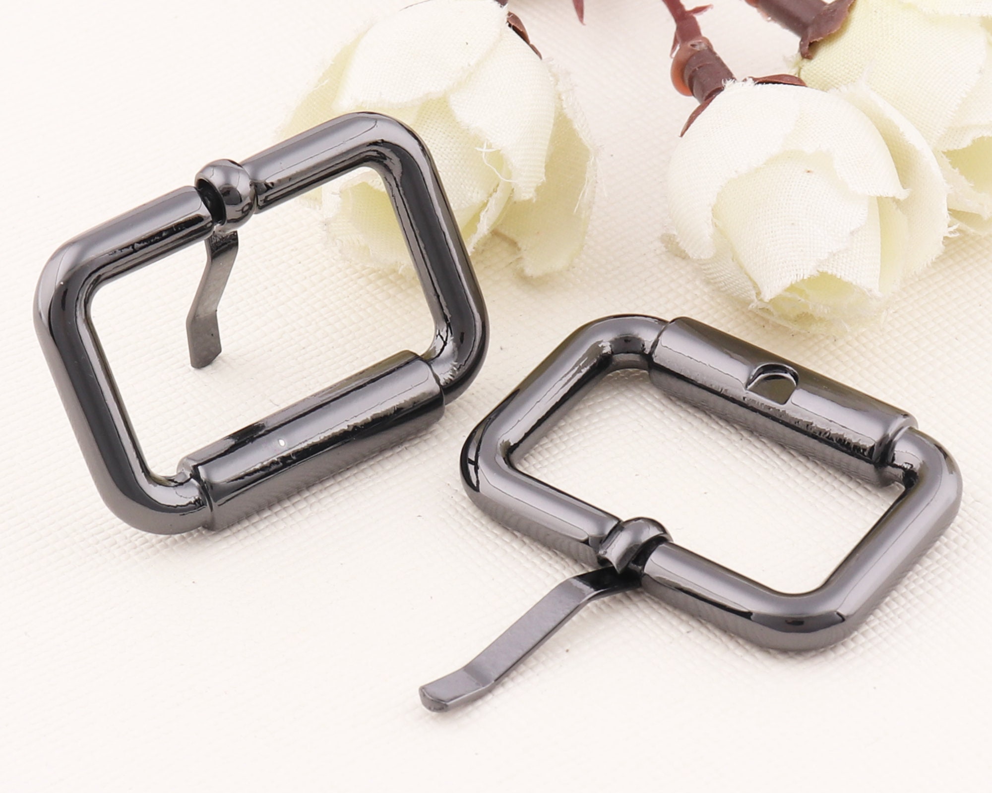 4pcs Heavy Duty Lightweight Small Screwgate Locking Carabiner Clip,  Personalized Carabiner, 77mmx62mm Strong D Shaped Aluminum Carabine 