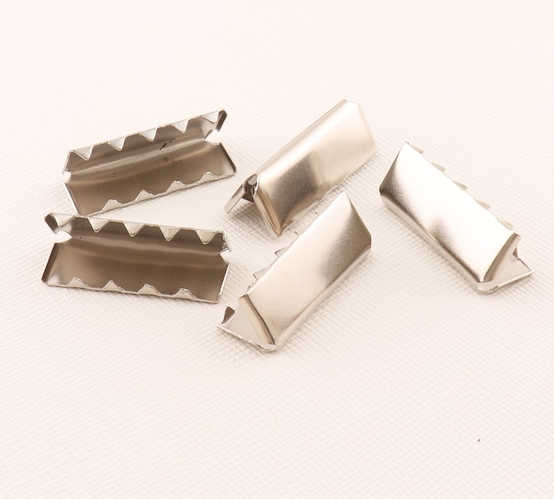 Silver Flat Ribbon Clamp with Loop 60pcs Metal clip 25m Silver Flat Ribbon Clamp with Loop 60pcs Metal clip 25m
