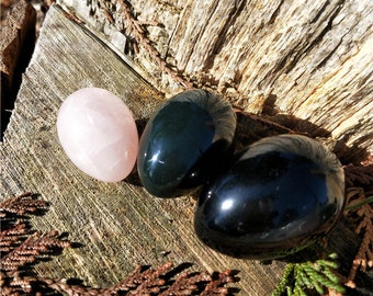 Hoogst gewaardeerde Jade Yoni eierset van 3, inclusief zwarte obsidiaan (L), rozenkwarts (S) en jade (M), gecertificeerd
