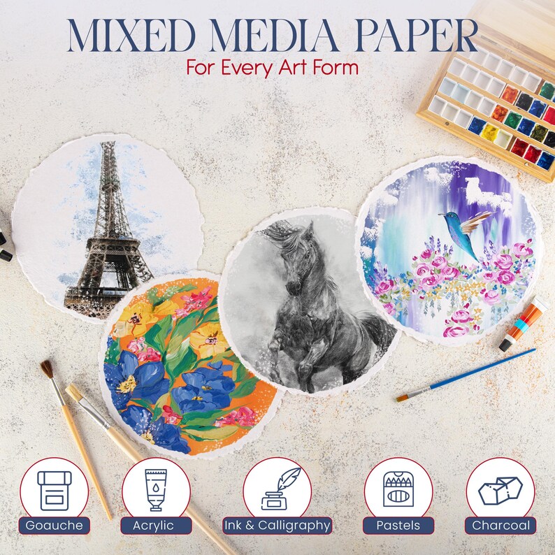 Może przedstawiać: Papier do technik mieszanych z tekstem &bdquo;MIXED MEDIA PAPER For Every Art Form&rdquo;. Obraz przedstawia pięć okrągłych dzieł sztuki z r&oacute;żnymi wzorami, w tym Wieżę Eiffla, konia i kompozycje kwiatowe. Widoczne są r&oacute;wnież farby akwarelowe i pędzle.