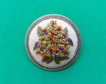 Hand-Embroidered Flower Pin Brooch | Unique Nature-inspired Gift | Flower | Hippie | Zen